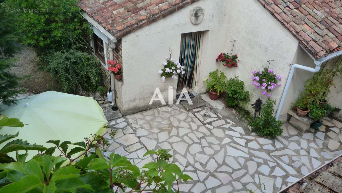 Maison à COULONGES