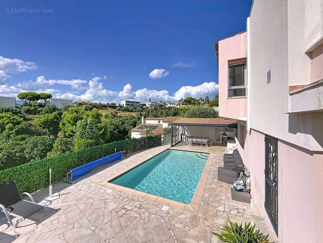 Maison à SAINT-LAURENT-DU-VAR