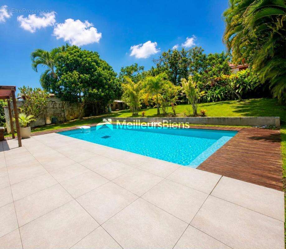 Maison De type T5 avec bungalow T3 et piscine dans environnement de qualité - photo 2