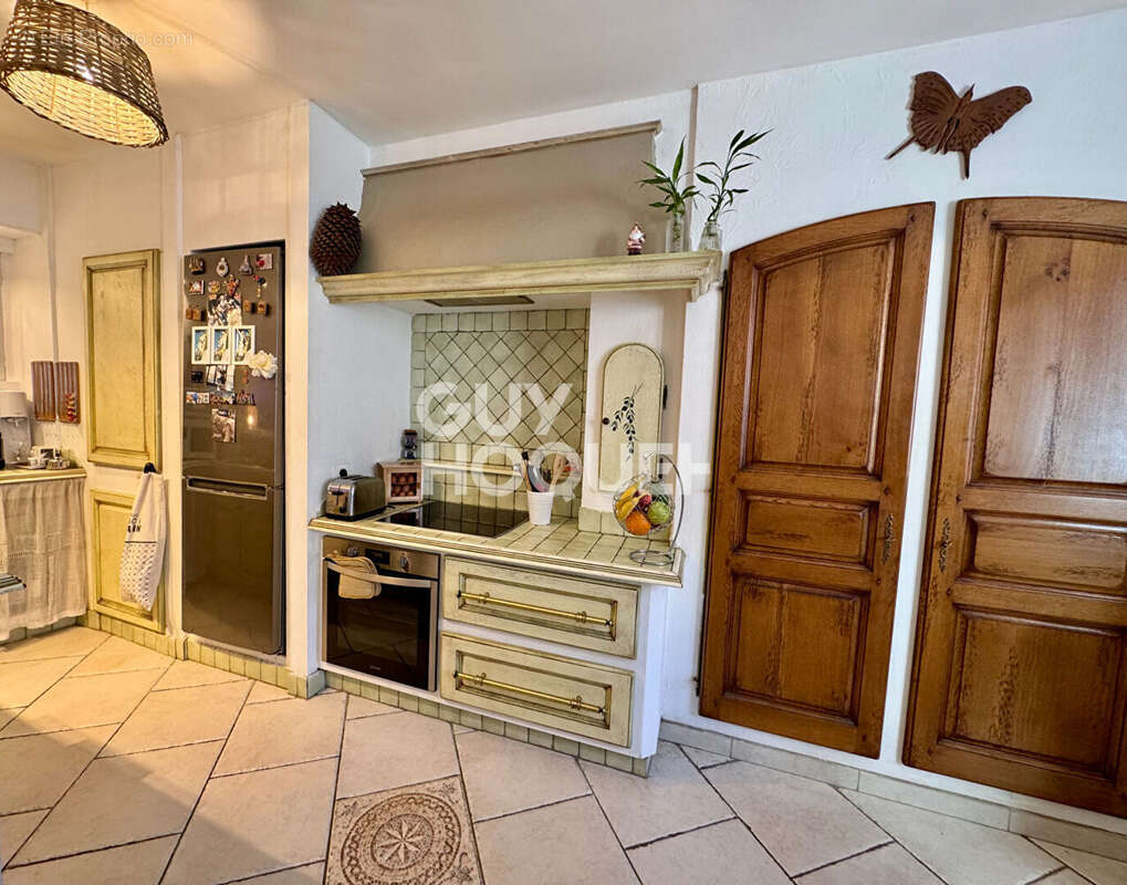 Appartement à SENAS