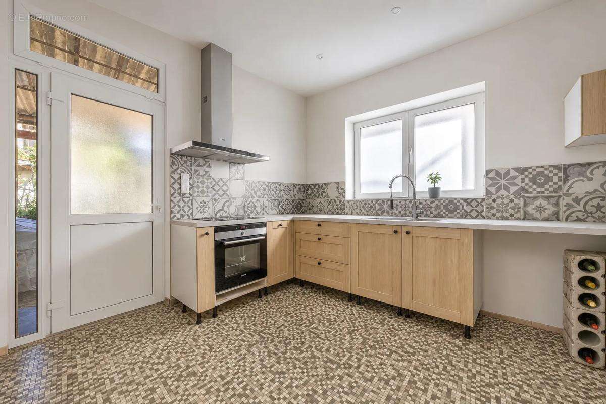 Maison 7 pièces 148 m² à Reignac avec jardin - photo 5