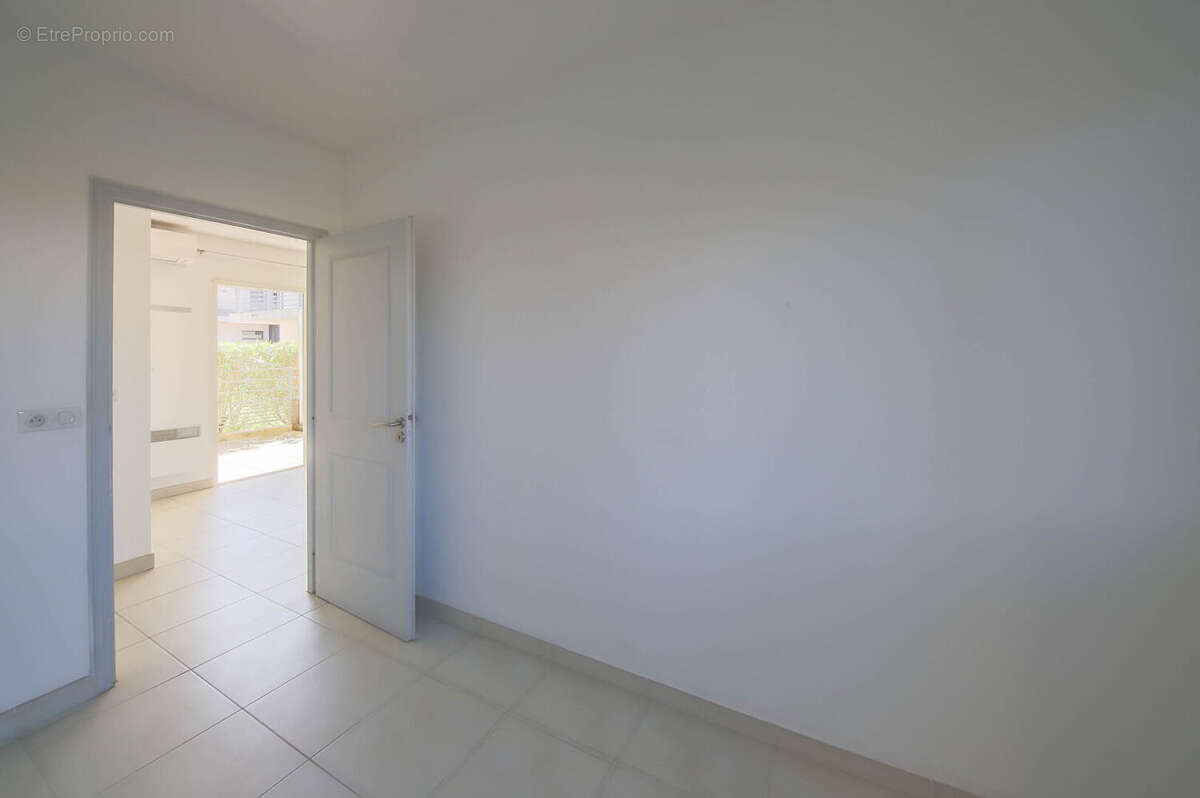 CENTRE PORTO VECCHIO - Appartement 2 pièces de plain pied avec terrasse. - photo 8