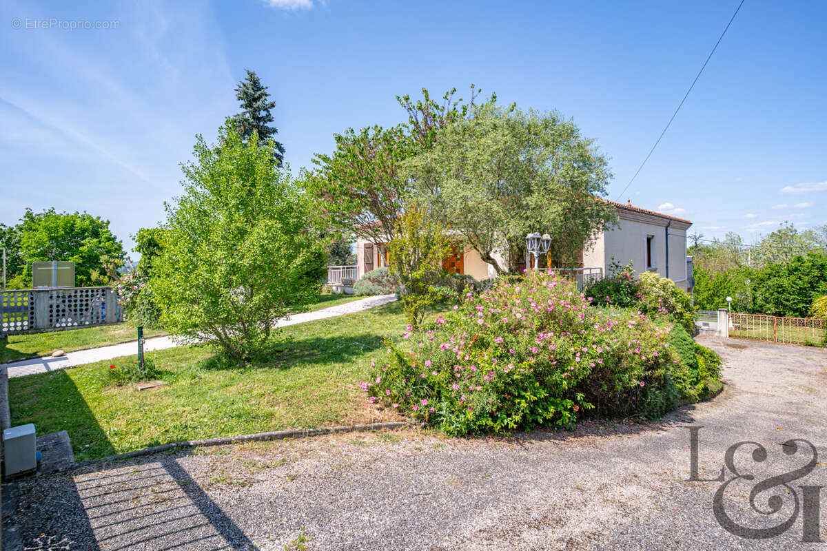 Maison à PUJOLS