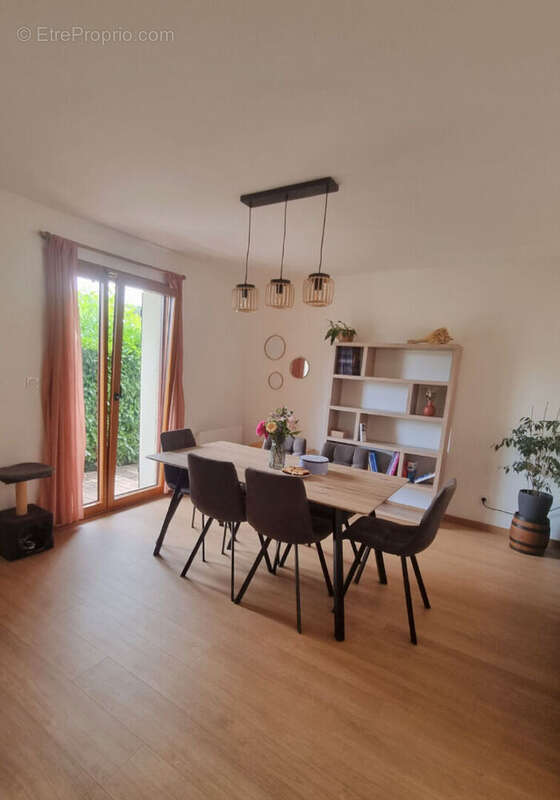 Maison à POUILLEY-LES-VIGNES