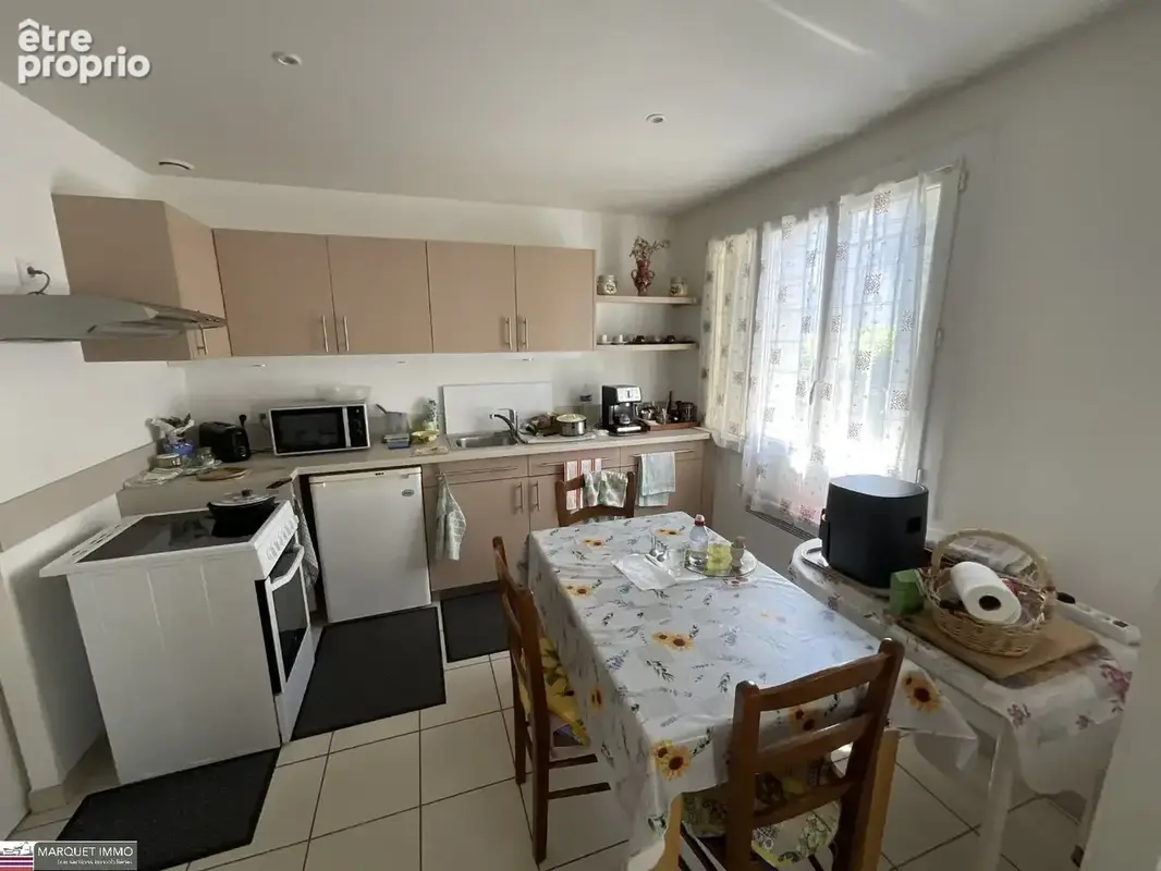 Une opportunité rare sur Béziers - Font-Neuve !!! Cette agréable villa T3 de plain-pied offrant 59 m² habitables, construite en  - photo 4