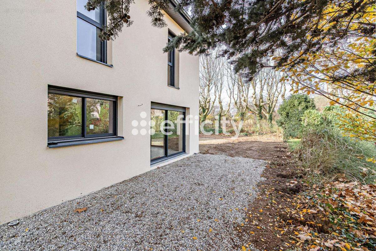 Maison à CHAZAY-D&#039;AZERGUES