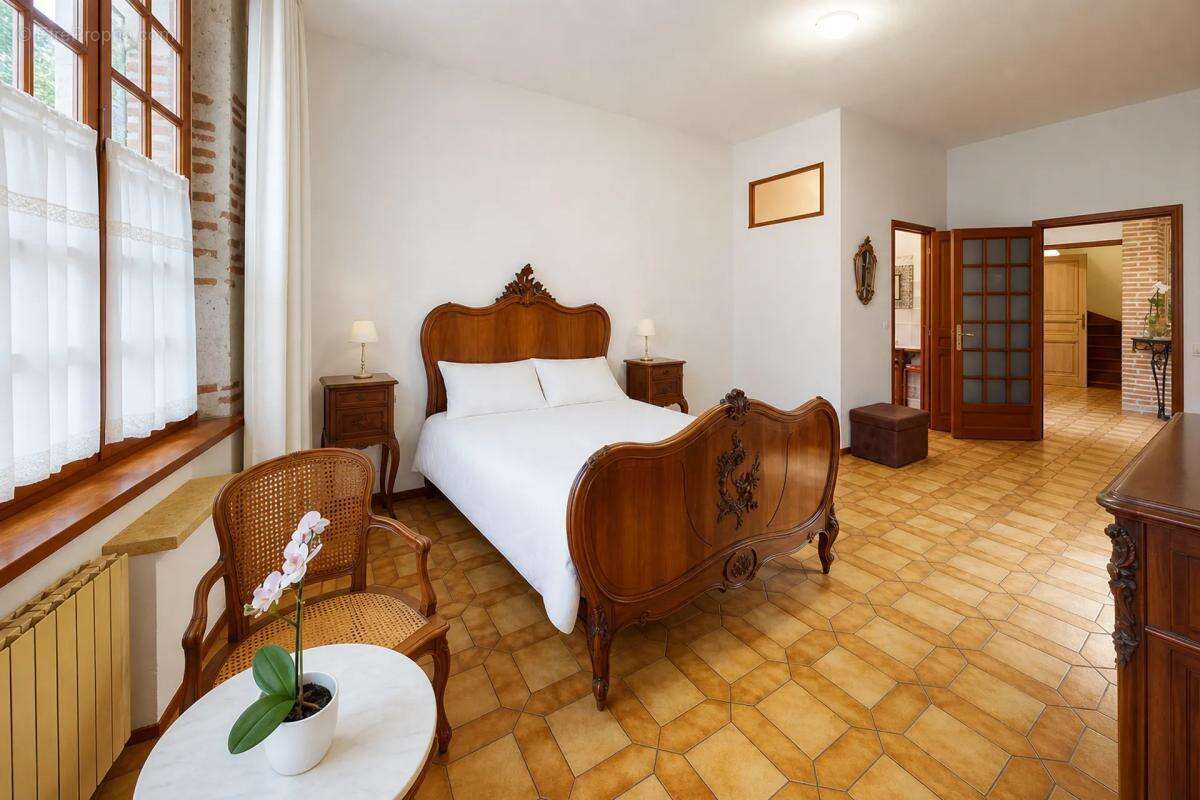 Maison spacieuse de 236 m² avec jardin fruitier à Valence - photo 4