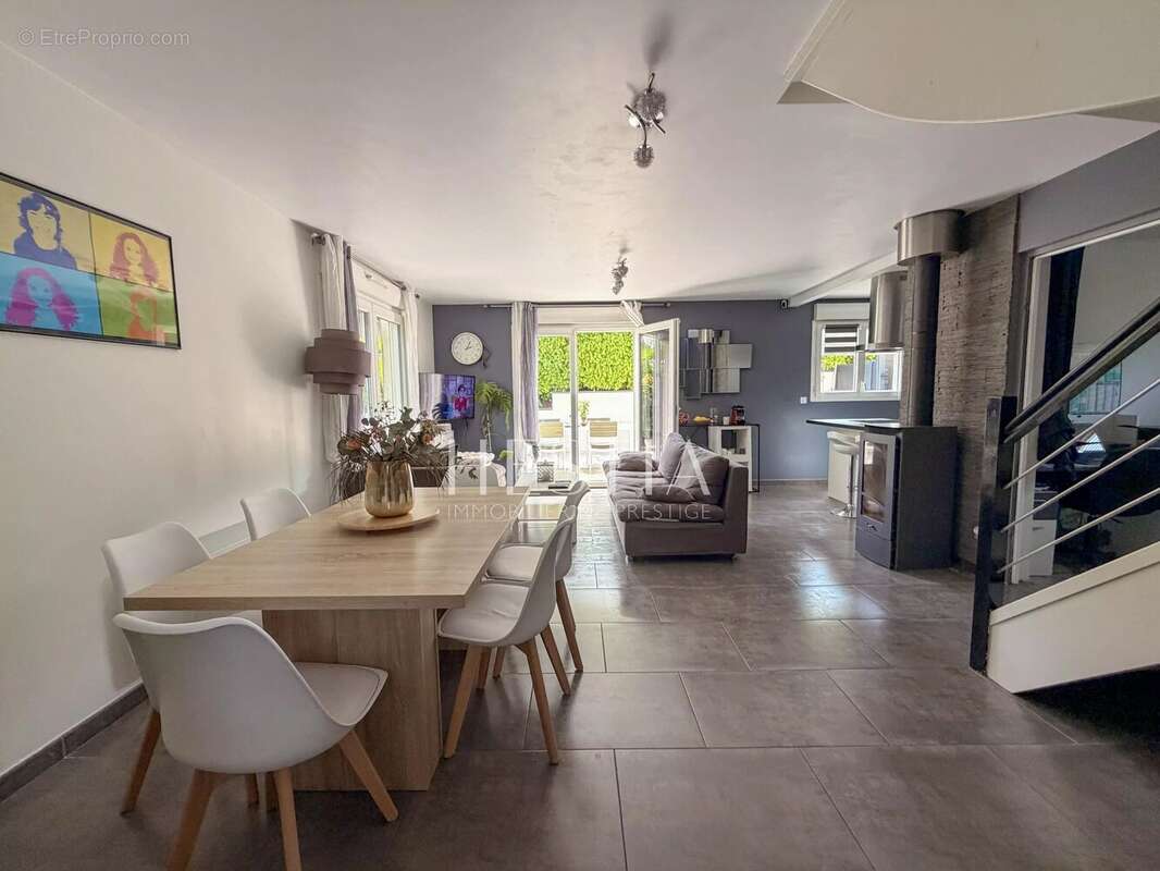 Maison à POISY