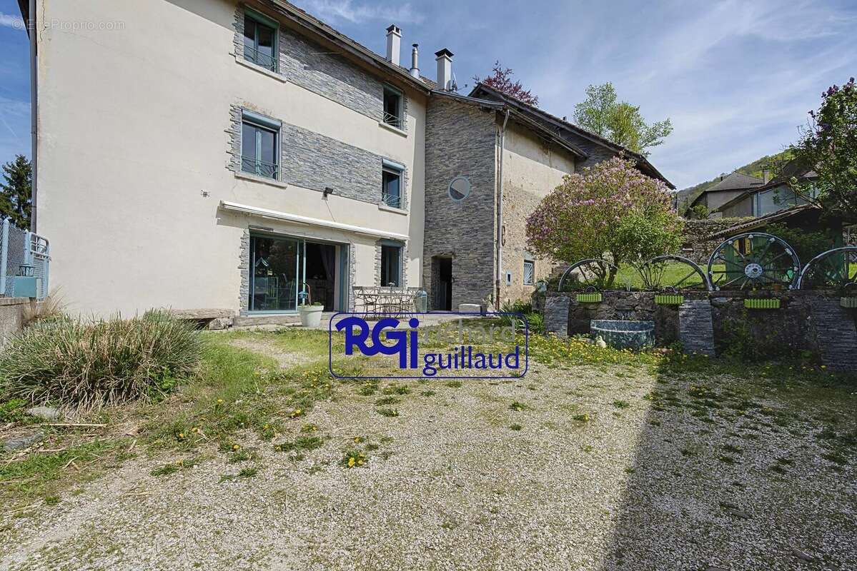 Maison à LA TOUR-DU-PIN