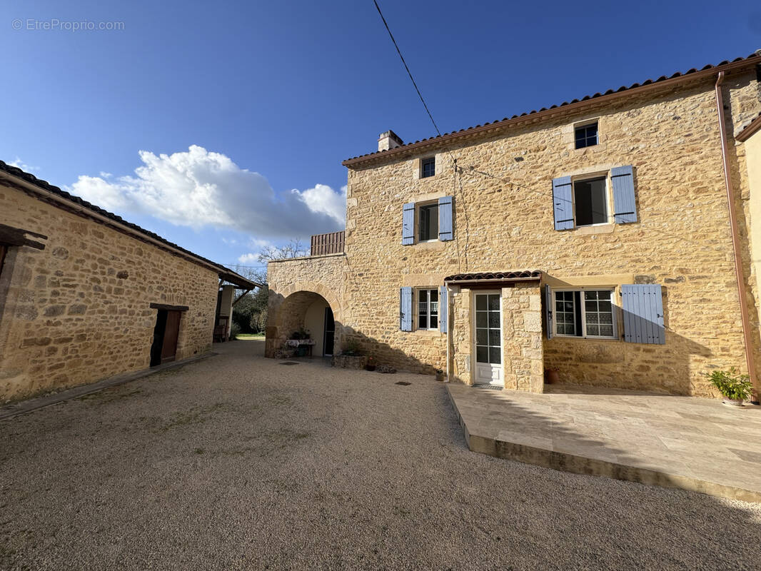 Maison à SAINT-FRONT-SUR-LEMANCE
