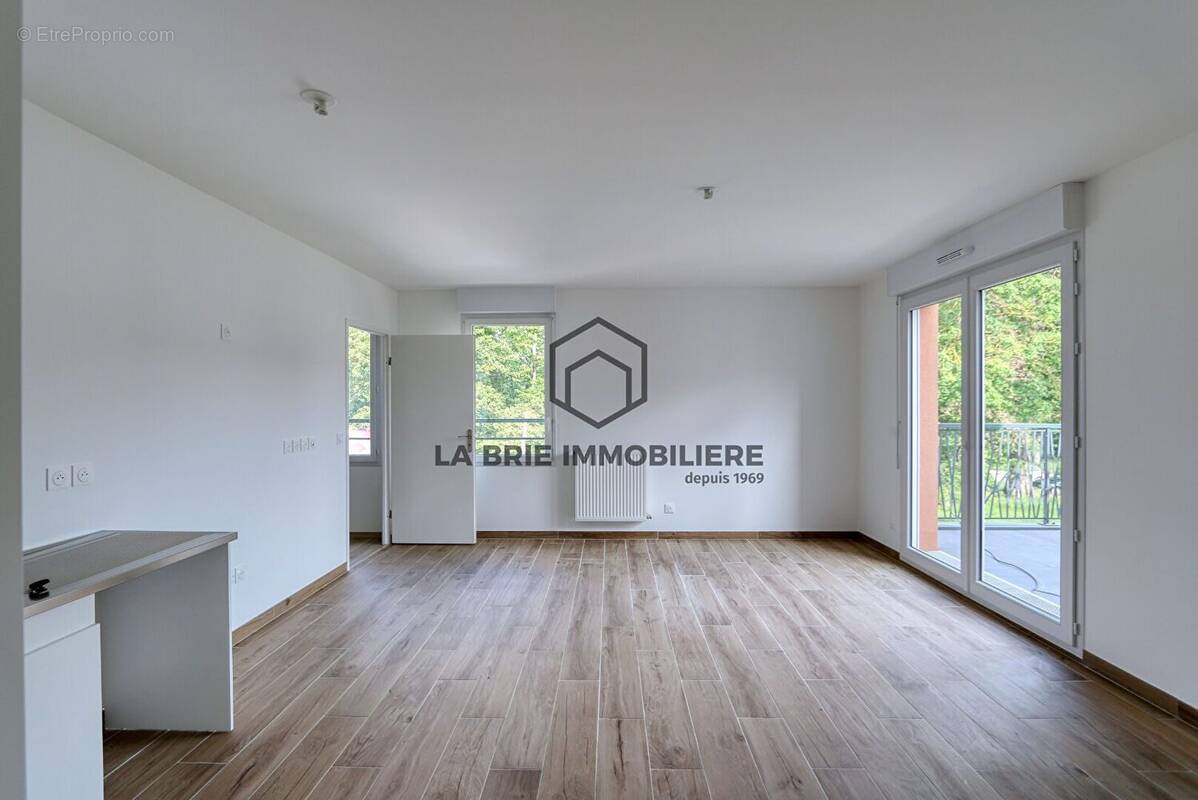 Appartement à EMERAINVILLE