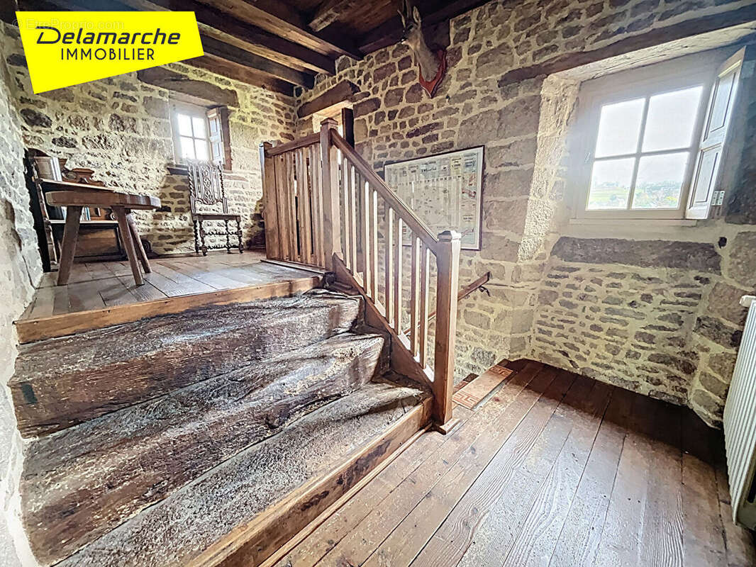 Maison à SAINT-AUBIN-DE-TERREGATTE