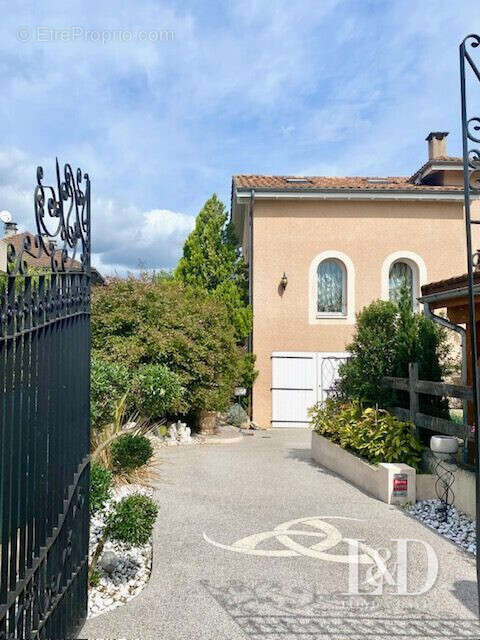 Maison à SAINT-MARTIN-D&#039;HERES