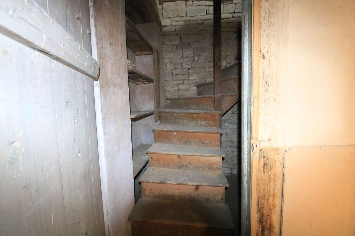 Maison à MOULINS-EN-TONNERROIS