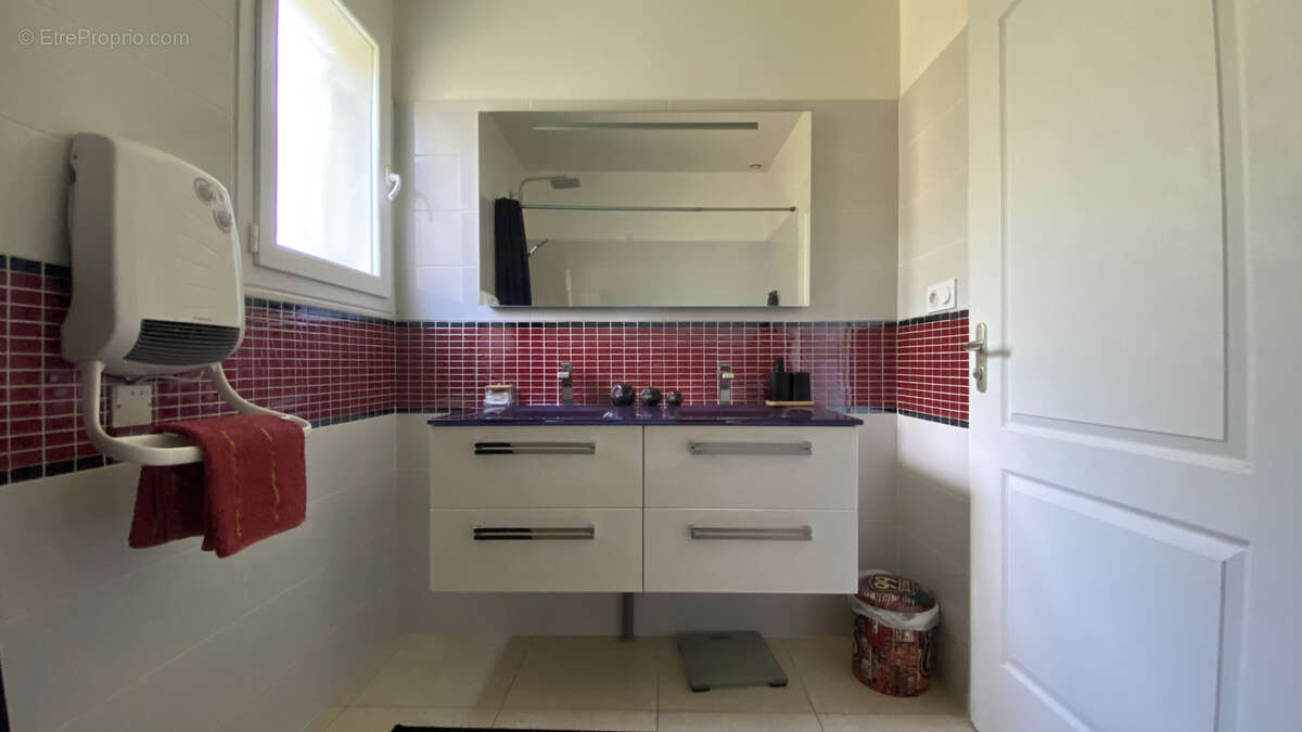 A vendre   Villa T6 de 151 m2 avec piscine et garage   Moux - photo 13
