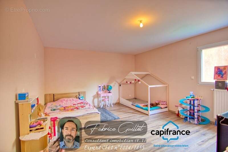 Doubs (25), à vendre Besançon, Les Montboucons, Maison 235 m2 ( T4 + T3 ) + terrain de 669 m2 - photo 19