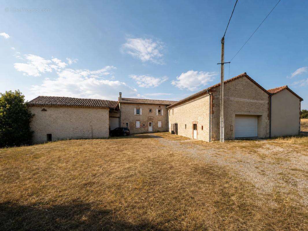 Maison T5 corps de ferme en pierre d'exception - 308 m2 - Fénols - photo 8