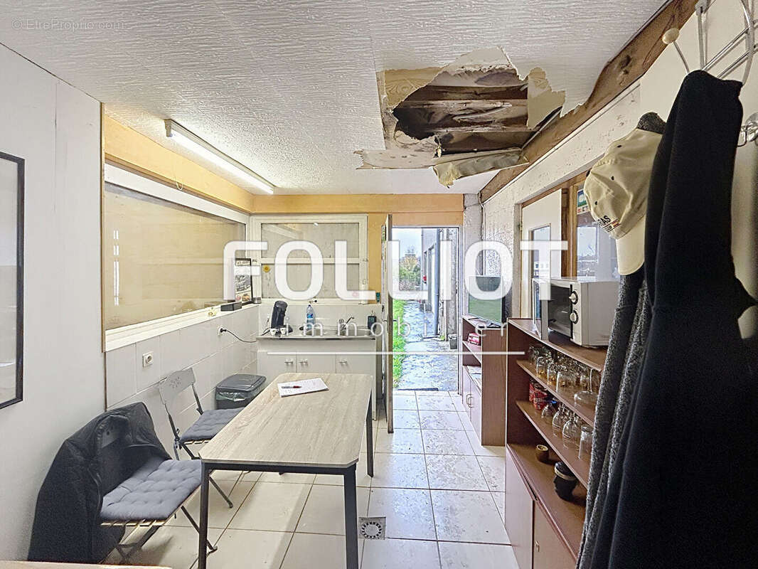 Parking à SAINT-HILAIRE-DU-HARCOUET