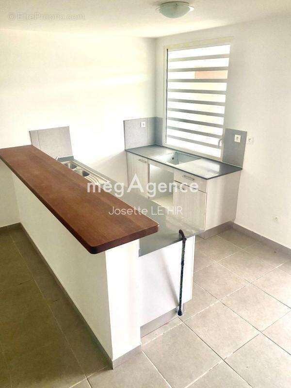 Appartement à REMIRE-MONTJOLY