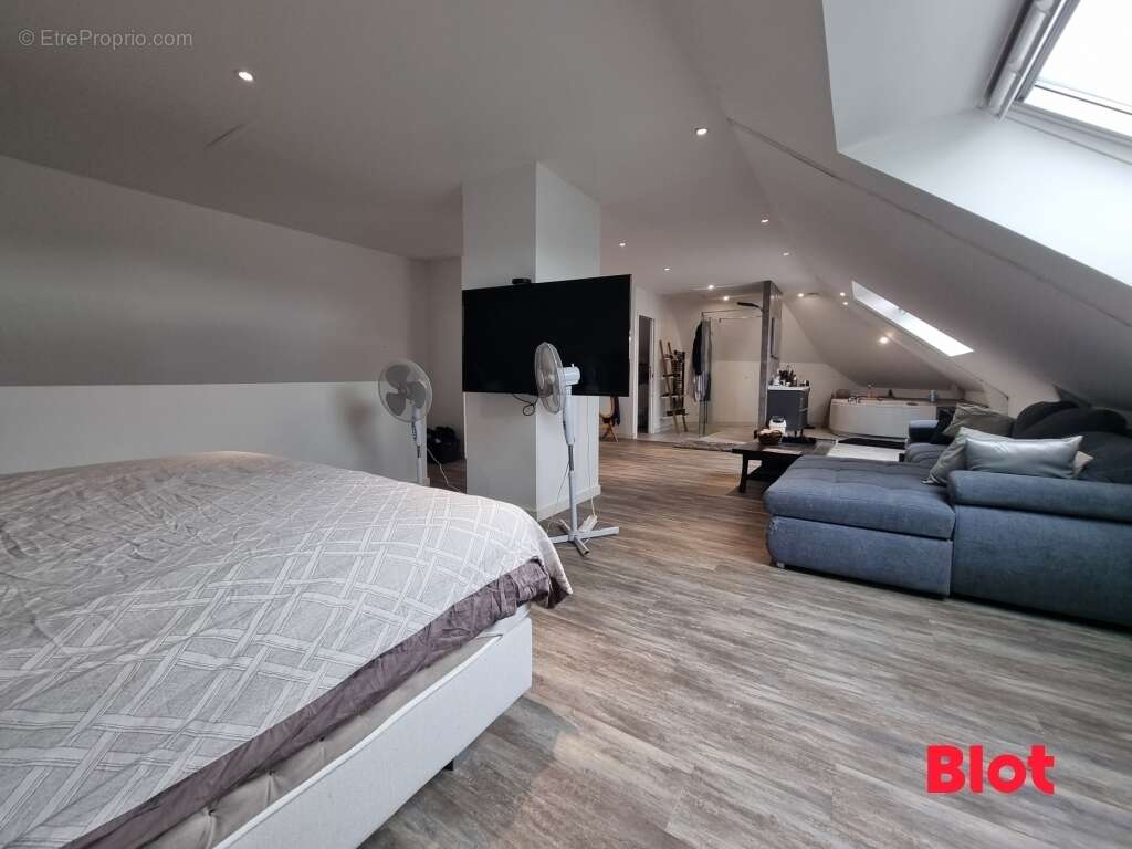 Maison 355 m² à Montreuil-Le-Gast  - photo 8