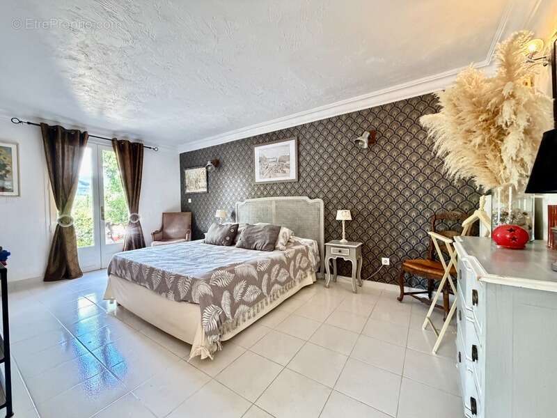 PEYMEINADE – Villa 189 m² avec appartement indépendant, piscine et jardin** - photo 16