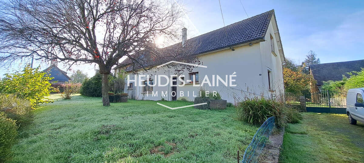 Maison à SAINT-HILAIRE-DU-HARCOUET