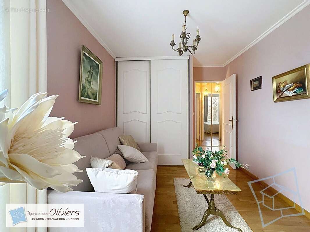 Maison à VOISINS-LE-BRETONNEUX