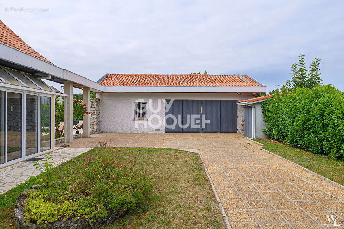 Maison à SAINT-PIERRE-DU-MONT