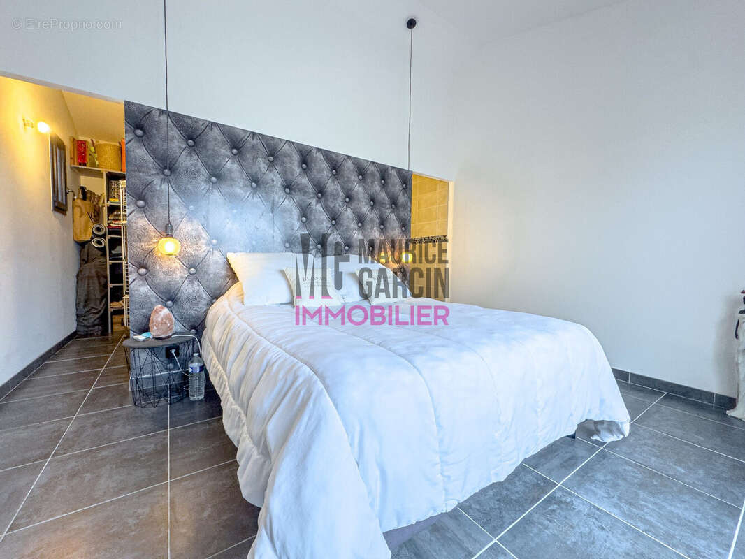 Maison à LAUDUN-L'ARDOISE