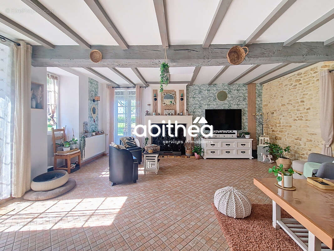 Maison à SAINT-GENIS-DE-SAINTONGE