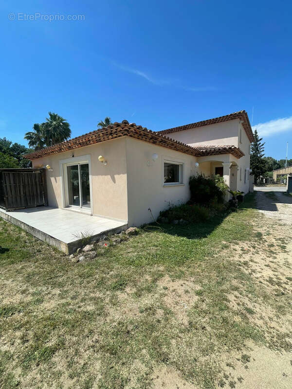 Maison à ROQUEBRUNE-SUR-ARGENS