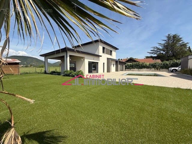 Maison à CHARMES-SUR-RHONE