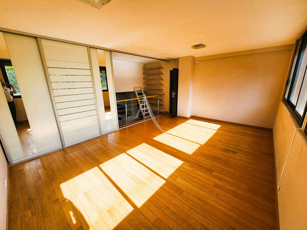 Appartement à FRESNES