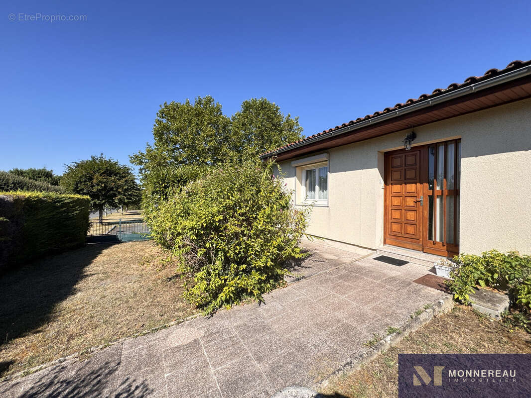 Plain-pied a barbezieux - photo 16