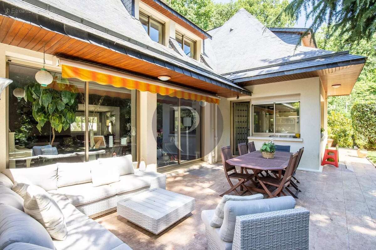 Maison à VERRIERES-LE-BUISSON