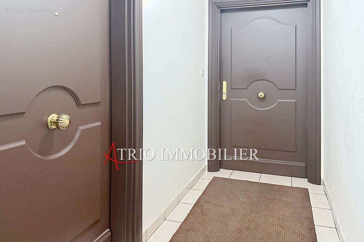 Appartement à SAINT-LAURENT-DU-VAR