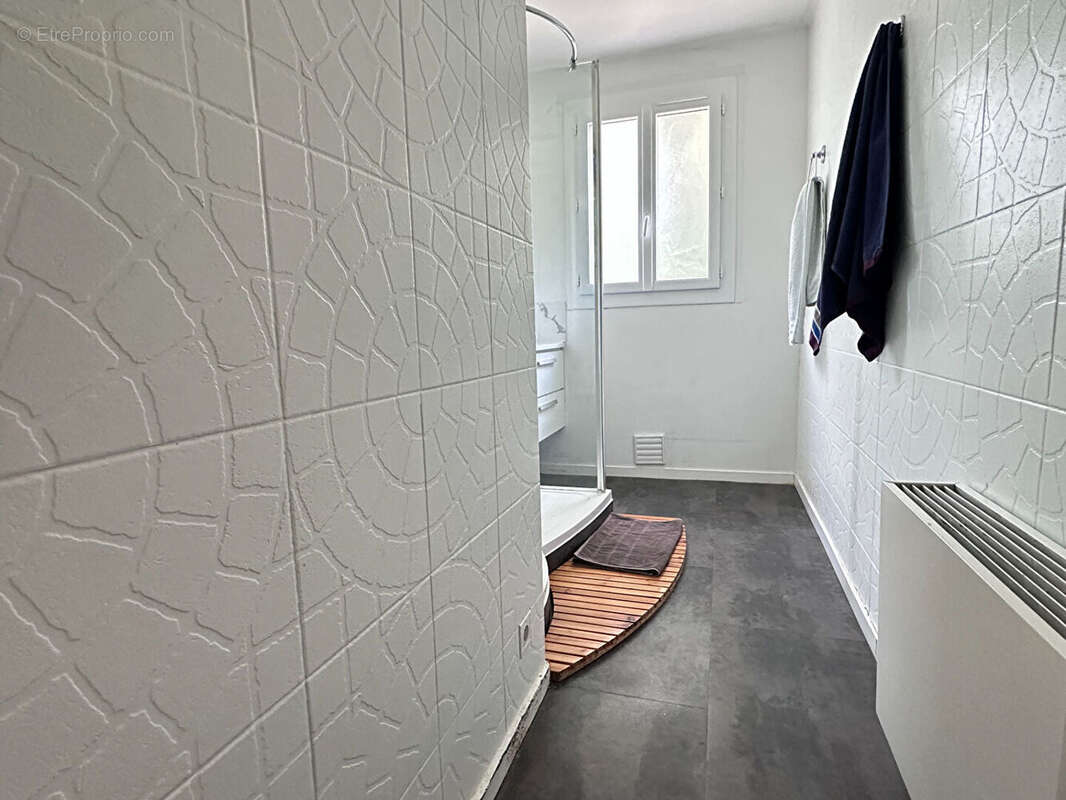 Immeuble de rapport ou maison familiale 240 m2 - 4 logements à La Couronne - photo 13