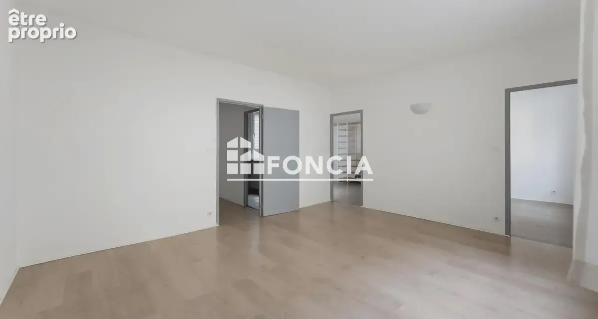 Bel appartement de type 3 vendu libre avec place de parking en centre ville - photo 5