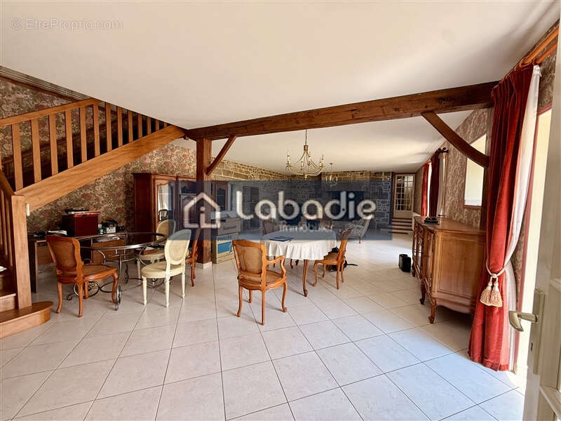 Maison en pierres avec dépendances à 10km de Vire - photo 7