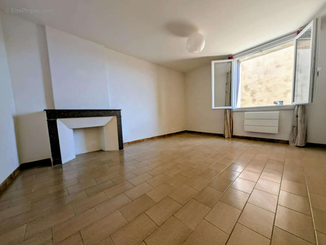 Maison à LAUDUN-L&#039;ARDOISE