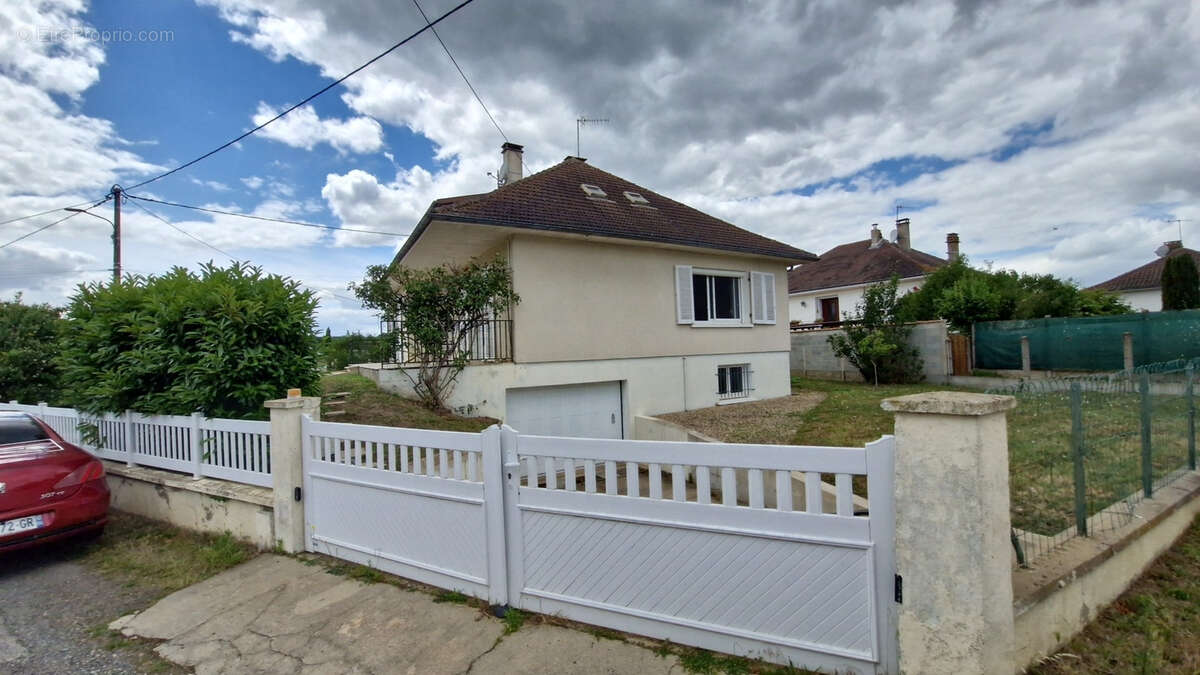 Maison à BONNEUIL-MATOURS