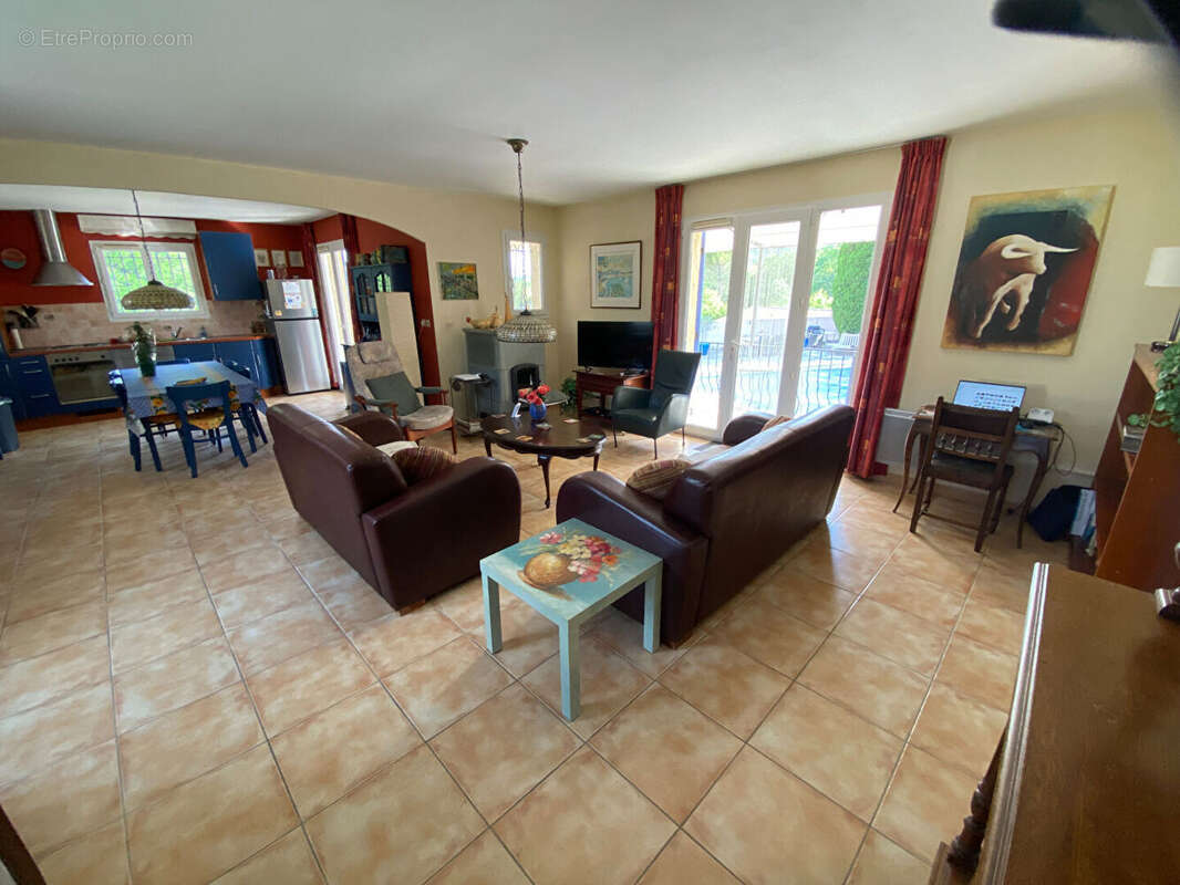 Goudargues - Villa 100m2 avec piscine sur 889m2 de terrain - photo 3