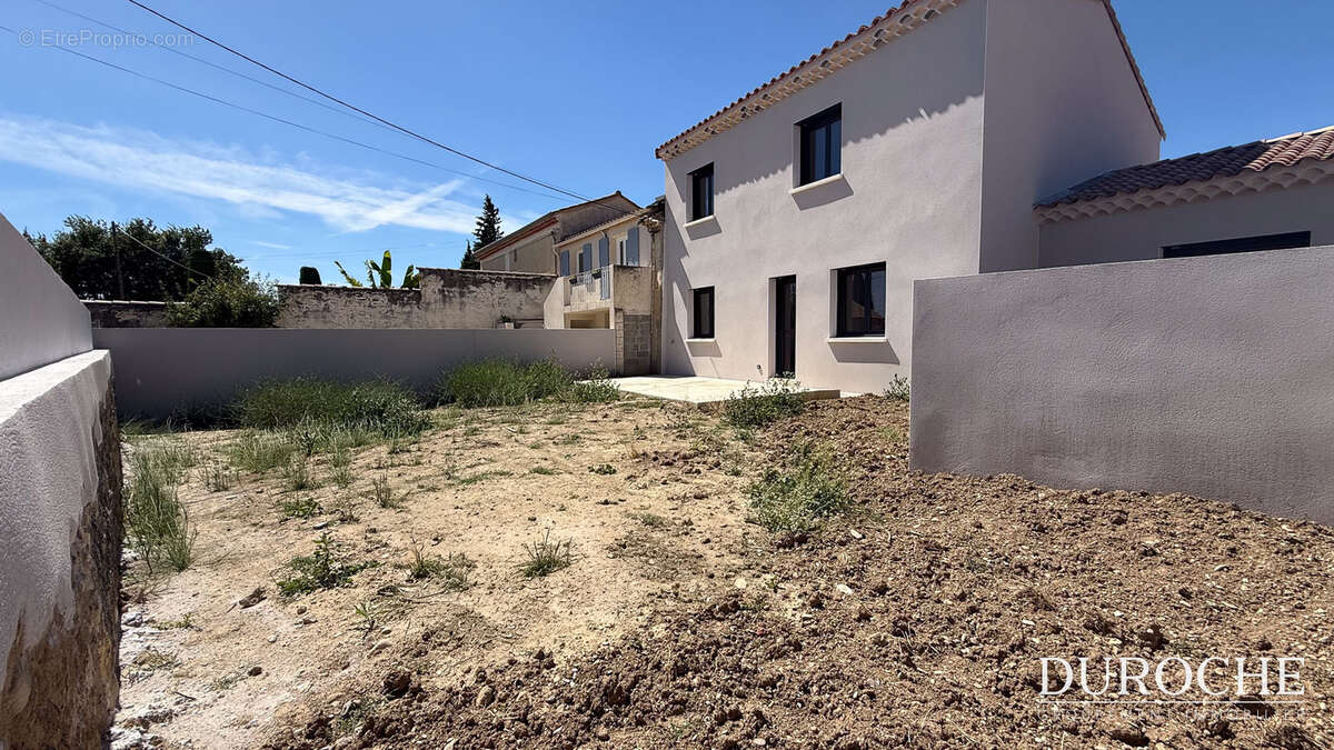 Maison à CAMARET-SUR-AIGUES