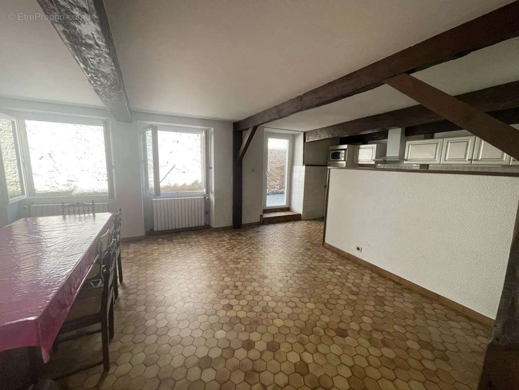 Maison à VIC-FEZENSAC