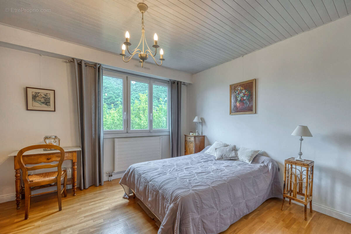 Appartement à SAINT-EGREVE