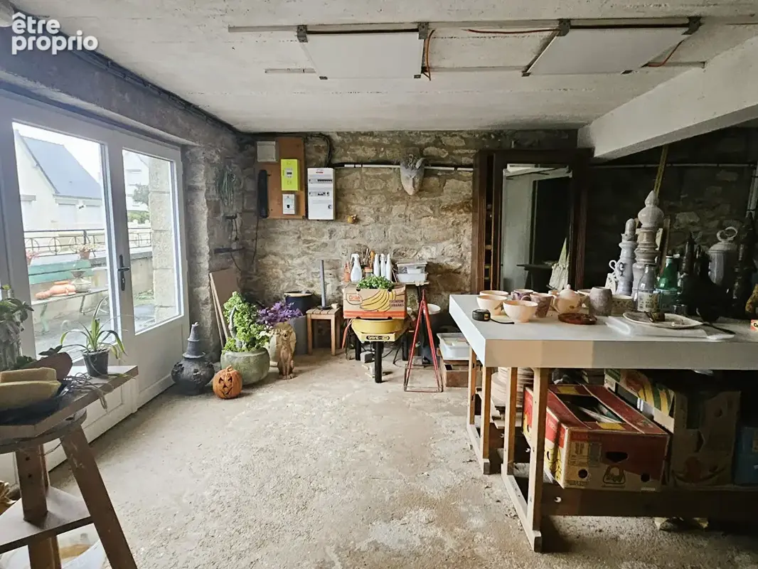 Plelan le Petit Bourg : Maison indépendante en pierre avec atelier d'artiste, potentiel de développement et joli terrain constru - photo 4