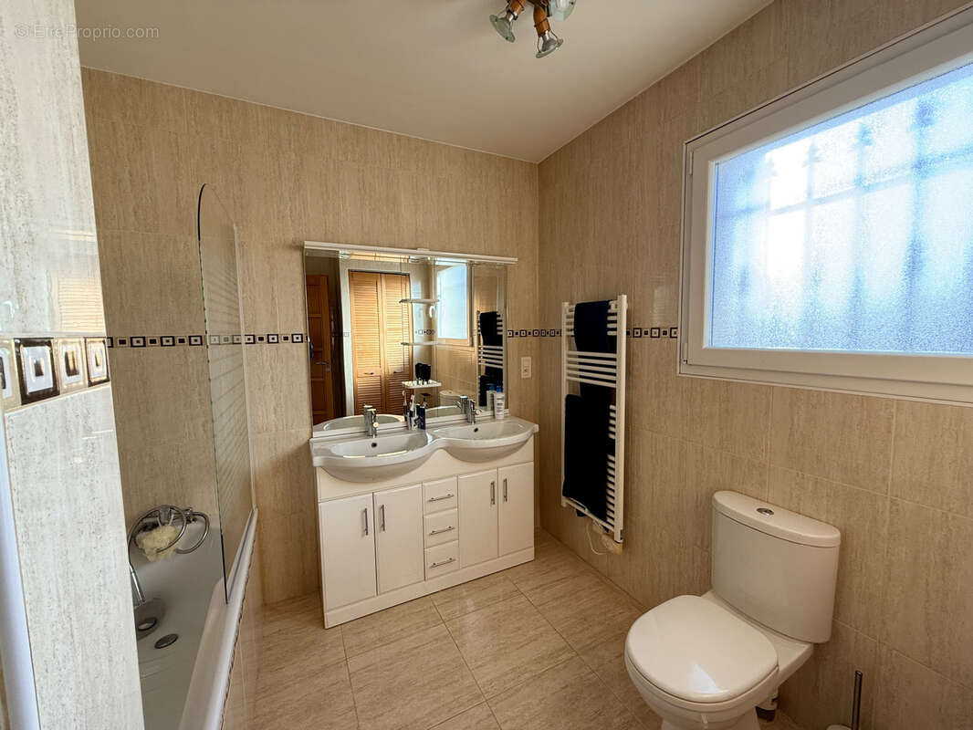 Maison à NISSAN-LEZ-ENSERUNE