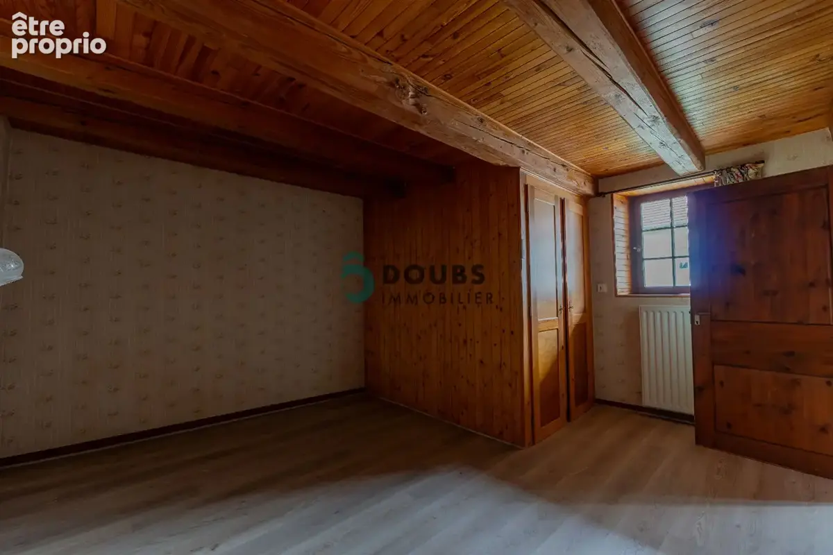 Appartement de 150 m² et 150 m² de combles aménageables - 4 pieces à orchamps-vennes - photo 10