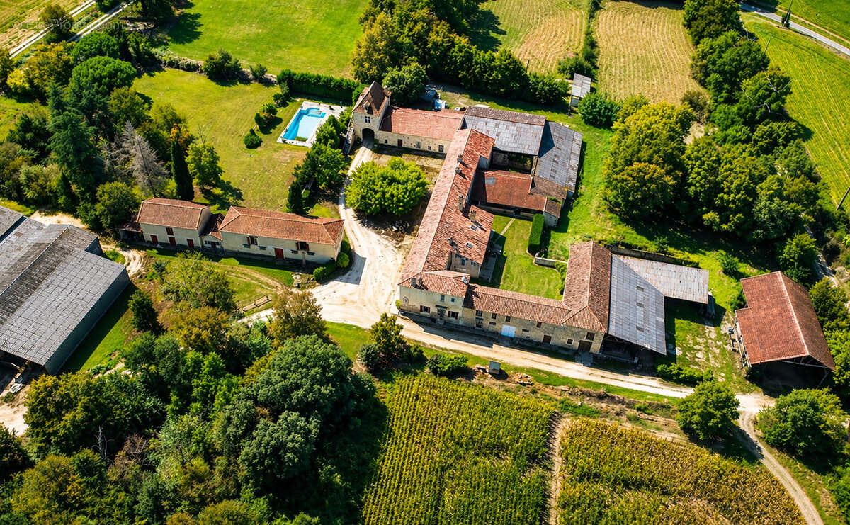 Maison à MEZIN