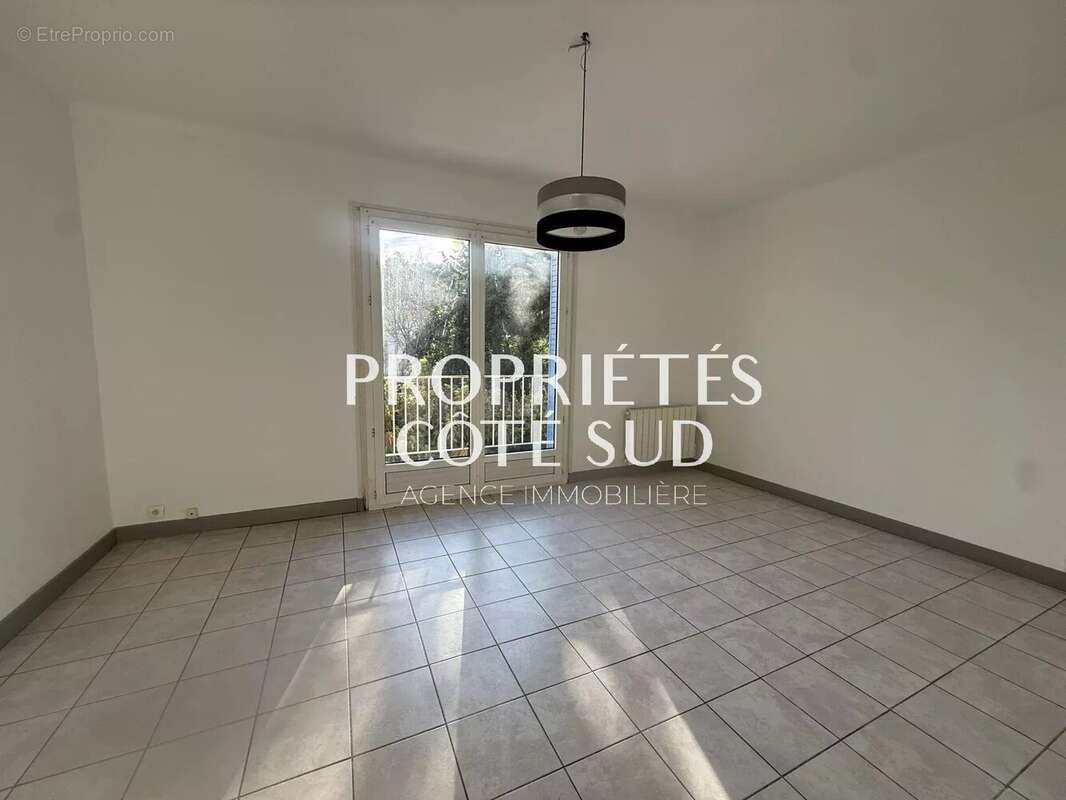 Appartement à VILLENEUVE-LES-AVIGNON